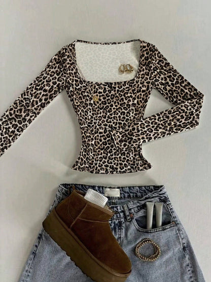 IslaSuriya French-Style Square-Neck Long-Sleeve Base Shirt For Women With A Small Deer Print, Slim-Fitting T-Sh