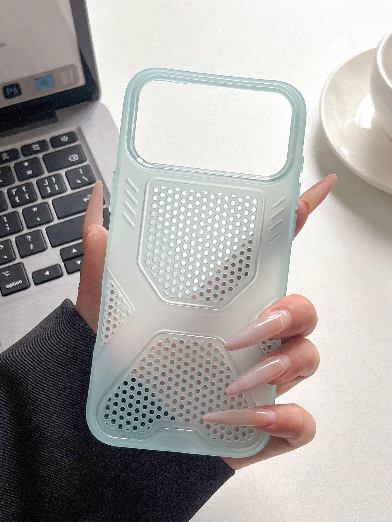 Jelly Color Translucent Heat Dissipation Phone Case Hollow Mesh Breathable Back Plate High Temperature Weather Specialized Phone Case Compatible With Apple 17 16 15 14 13 12 11 Pro Max Series Shockpro