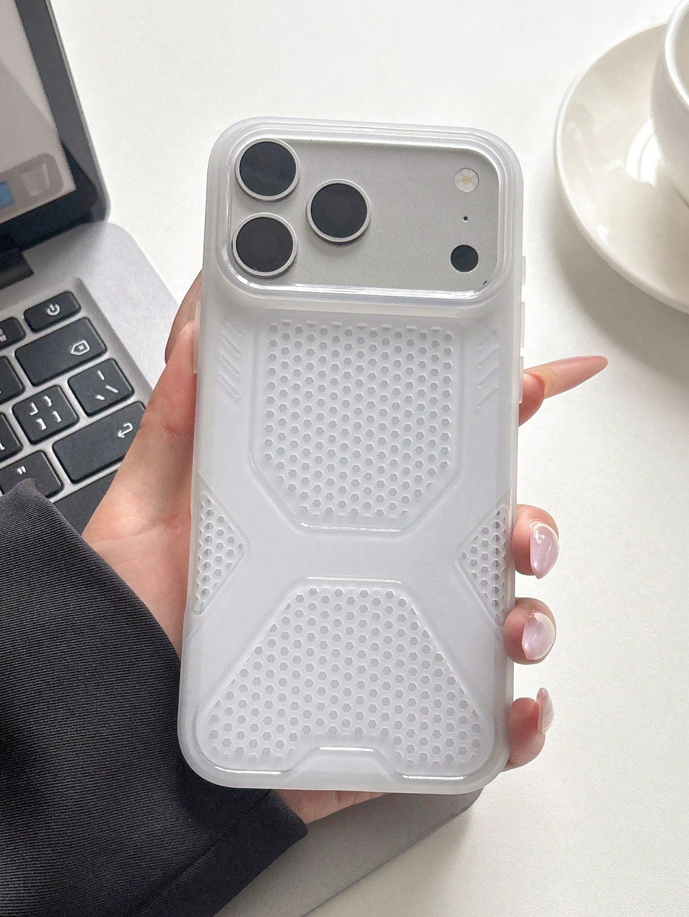 Jelly Color Translucent Heat Dissipation Phone Case Hollow Mesh Breathable Back Plate High Temperature Weather Specialized Phone Case Compatible With Apple 17 16 15 14 13 12 11 Pro Max Series Shockpro