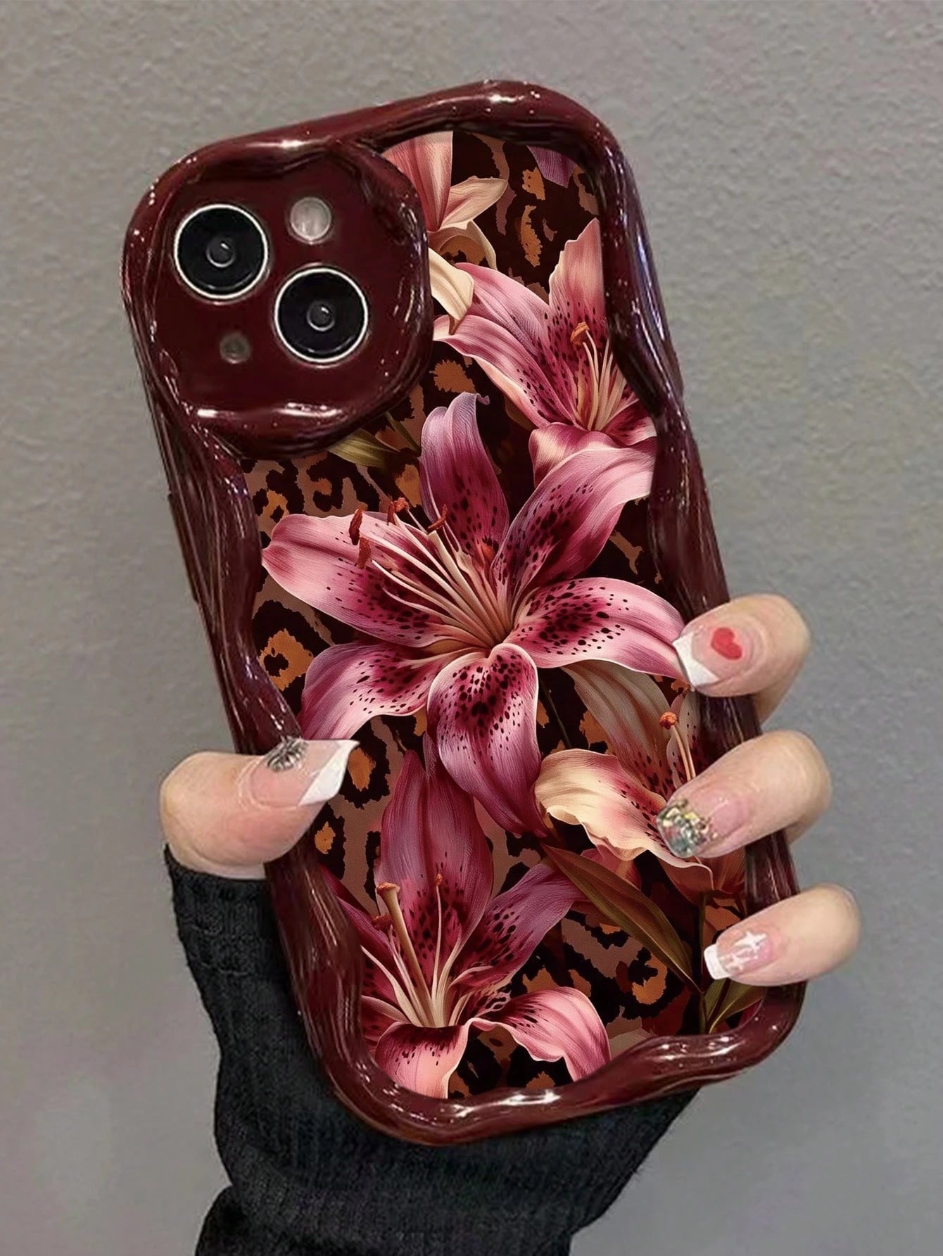 Leopard Print Lily Painted Flat Print Burgundy Color Painted Cream Texture Painted Soft Shell Suitable For IP17/IP17PROMAX/Iphone16//Iphone16pro/Iphone16promax/Iphone15/ XR/7p8p/P12promax/P13promax/P