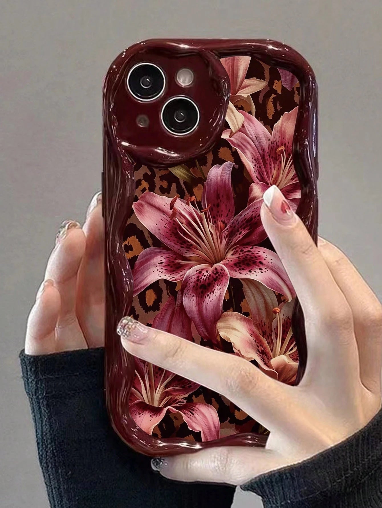 Leopard Print Lily Painted Flat Print Burgundy Color Painted Cream Texture Painted Soft Shell Suitable For IP17/IP17PROMAX/Iphone16//Iphone16pro/Iphone16promax/Iphone15/ XR/7p8p/P12promax/P13promax/P