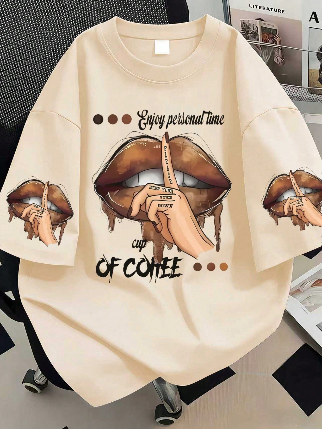 Lip Graphic Print Crew Neck T-Shirt, Plus Size Women's Casual Summer Top, Fashionable Cuff Print Short Sleeve Dot Polka Dot