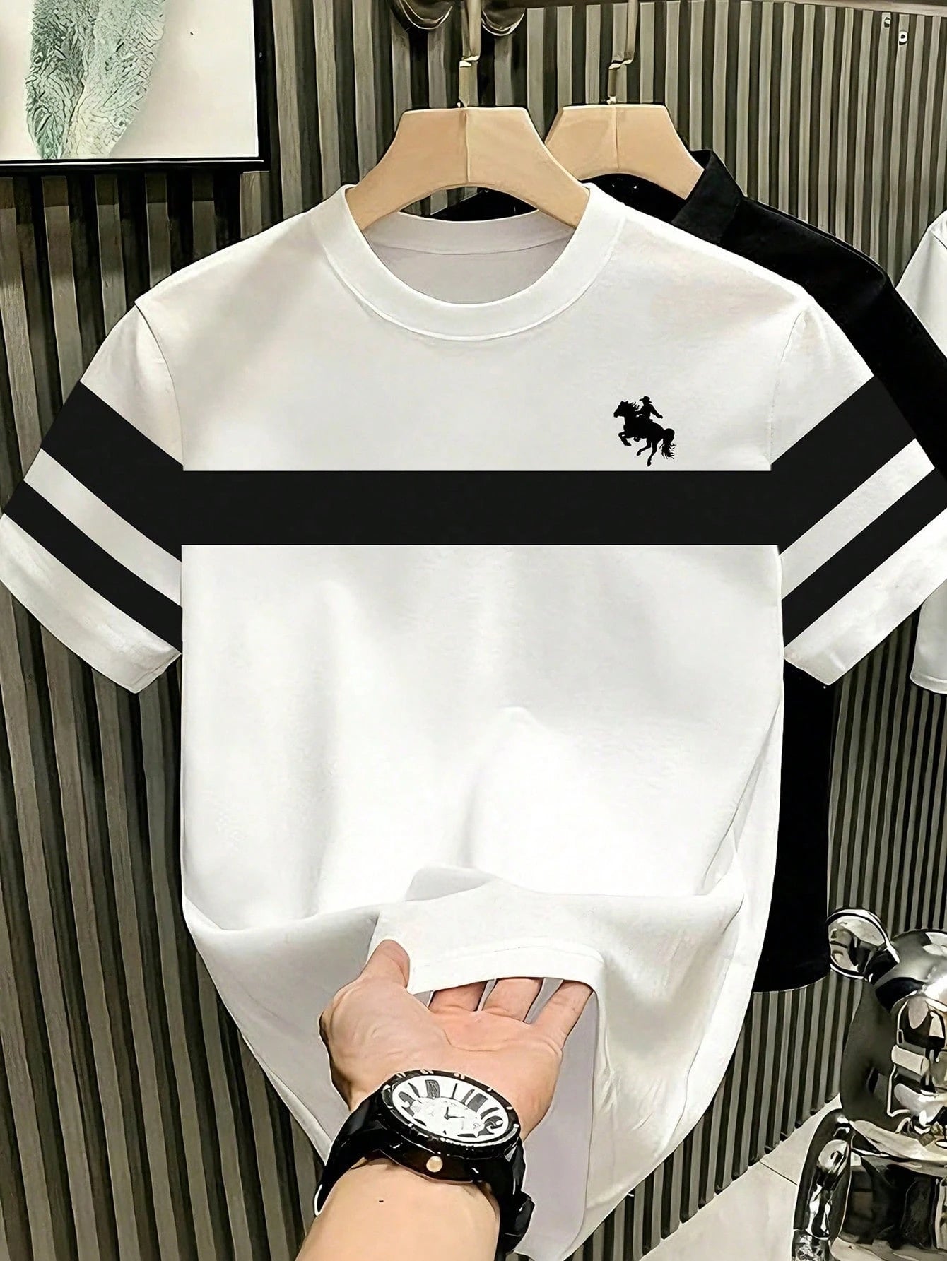Manfinity Hypemode Men's Classic Striped Horse Logo Apricot T-Shirt
