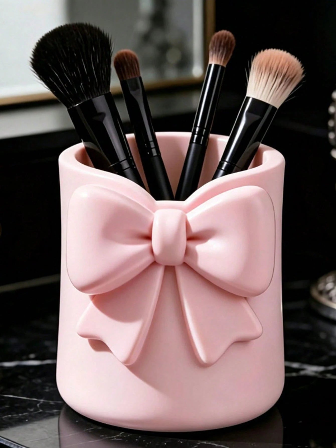 Mini Cream-Colored Bow-Shaped Creative Toothbrush Holder, Can Be Used As A Toothbrush Cup Or Desktop Storage Organizer. It Can Hold Toothbrushes, Toothpaste And Other Items. At The Same Time, It Can A