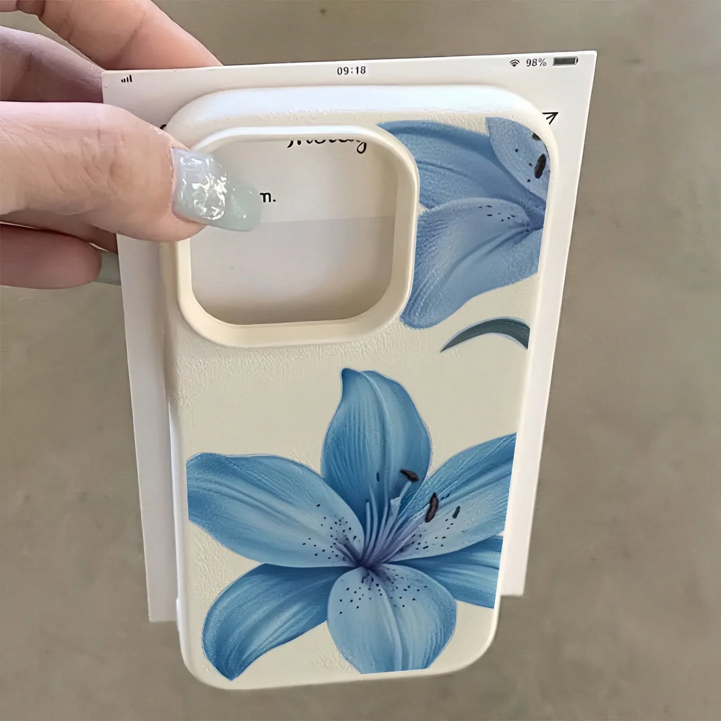 Minimalist Blue Flower White Leather Floral Element Fashion Phone Case Floral Fashion 1pc White Leather Texture Floral Pattern Phone Case, Minimalist Blue Flower Design, Compatible With Apple 16 Pro M