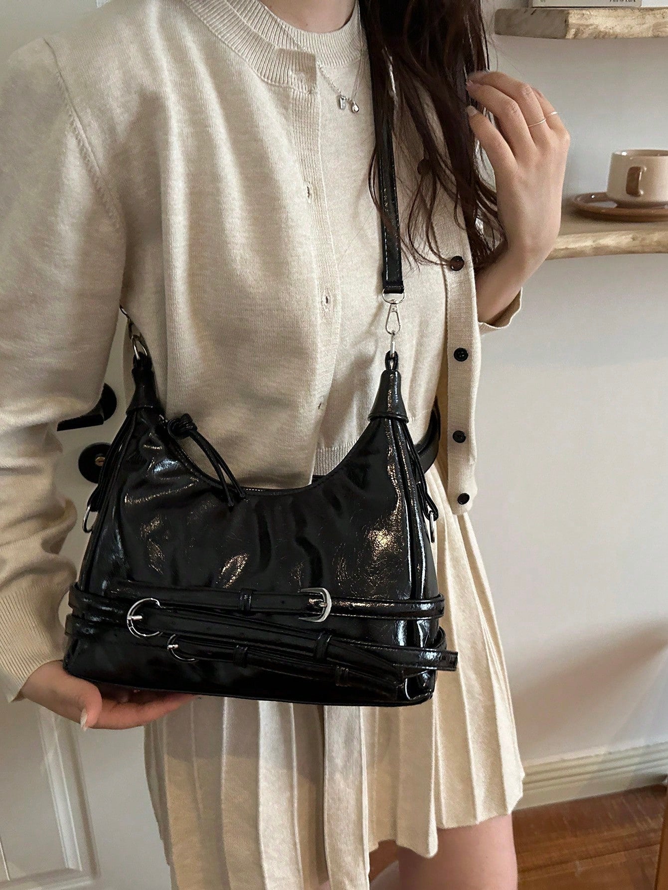 New Women's Fashion Versatile Leather Belt Buckle Decor Large Capacity Commuter Shoulder Crossbody Bag