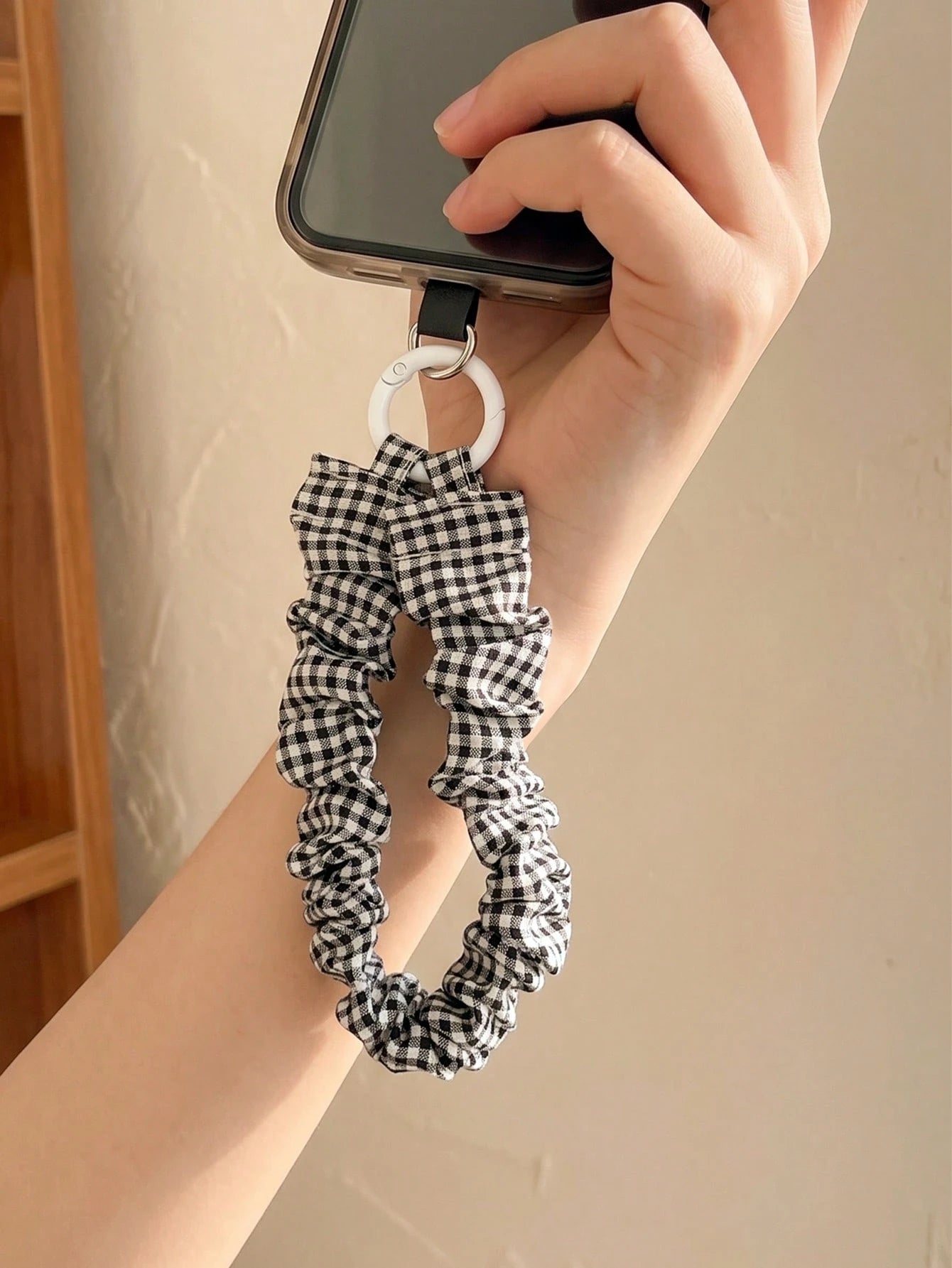 Plaid Phone Lanyard, Cute Fabric Phone Anti-Loss Strap With Fixing Plate, Universal Phone Accessory For Women And Girls