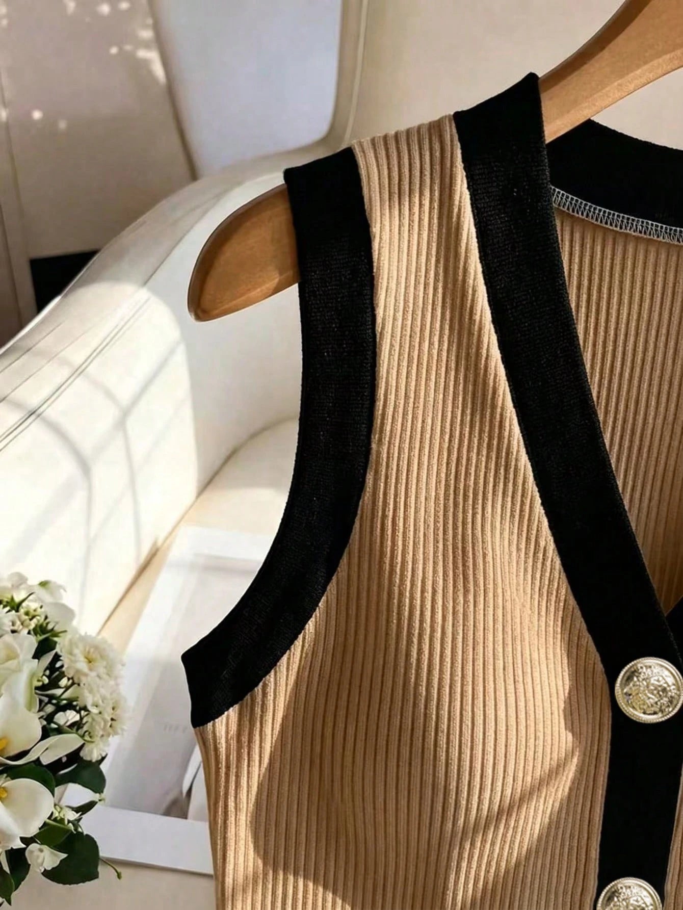 Rafferiza Women's Elegant Elastic Ribbed Khaki,Summer V-Neck Cinched Waist Metal Buckle Decorated Top,Everyday Casual Fashionable Contrast Trim Top