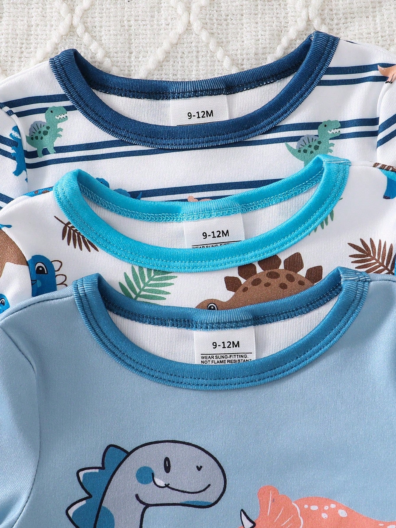 (Randomly Sent 1 Set) Baby Boy Soft Comfortable High Elastic Fabric Crew Neck Long Sleeve Dinosaur Pattern With Plaid Pattern Long Pants Tight Fit Loungewear Set