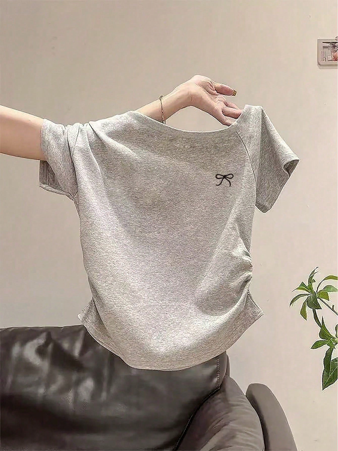 Resyla Plus Size Women's Bowknot Embroidery Shoulder T-Shirt, Slim Fit Short Crop Top For Summer