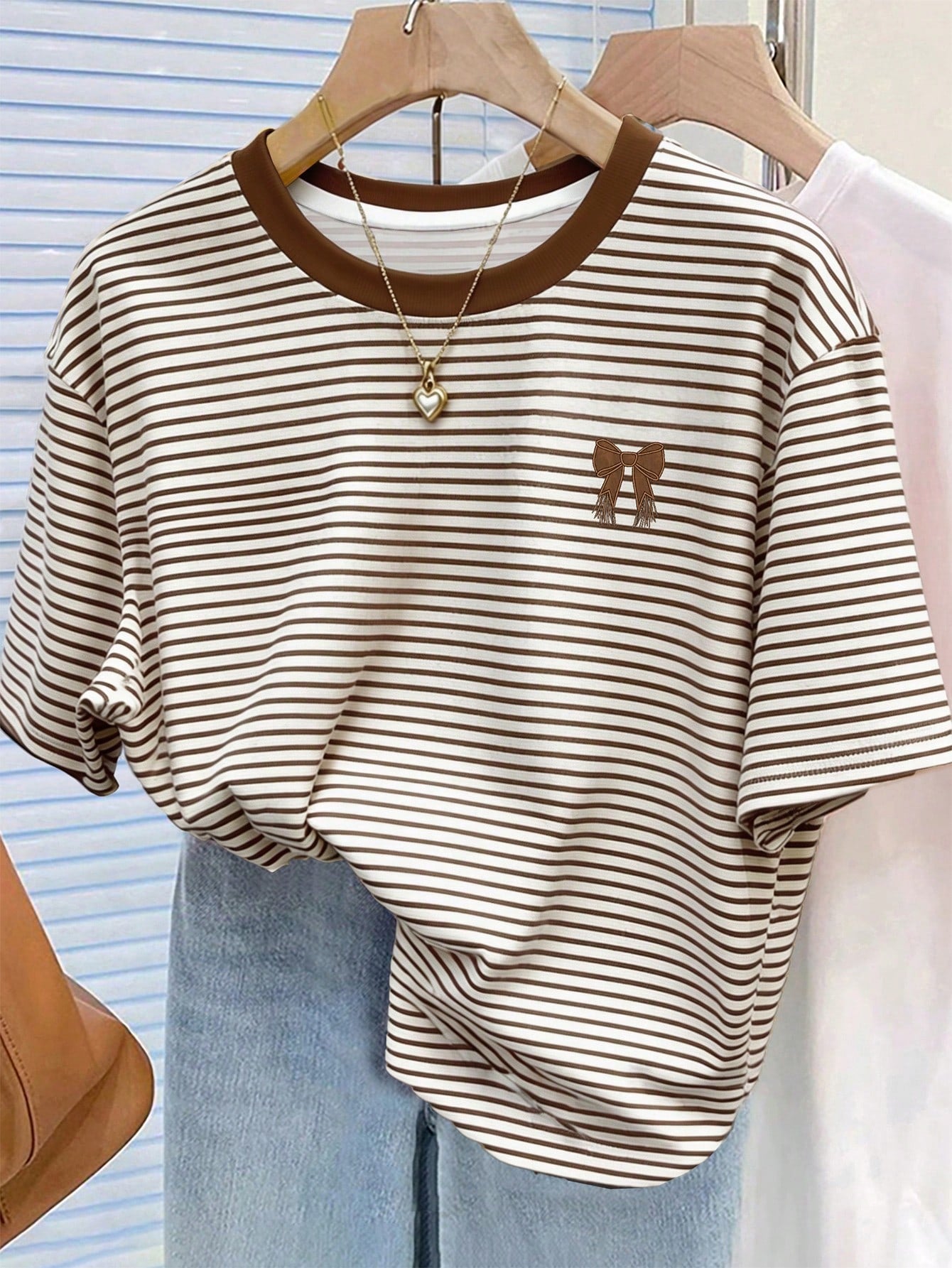 Resyla Striped Digital Print, Bow Embroidery Fashionable Minimalist Women's Regular Crew Neck T-Shirt, Gift For Friends