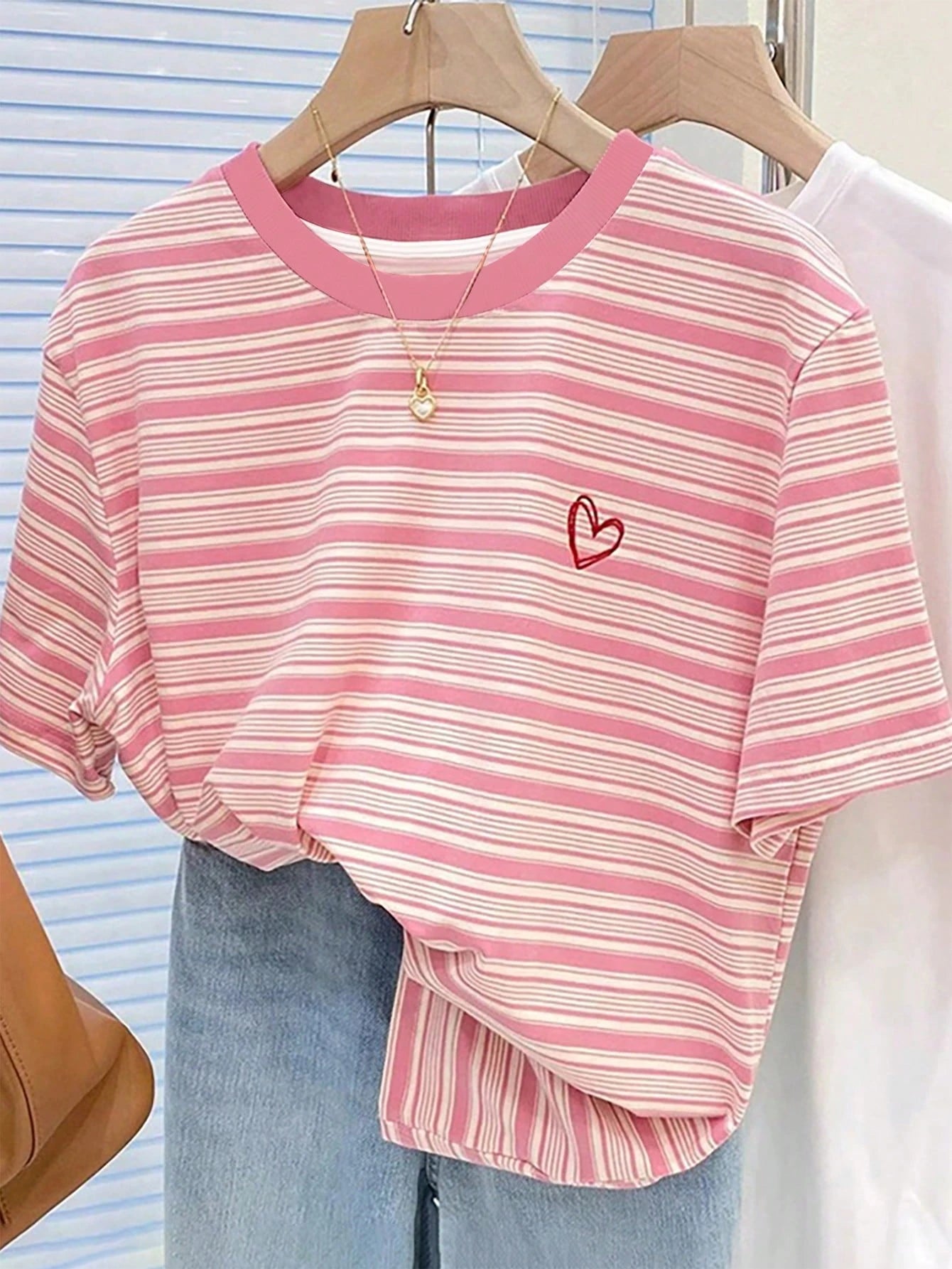 Resyla Striped Digital Print, Bow Embroidery Fashionable Minimalist Women's Regular Crew Neck T-Shirt, Gift For Friends