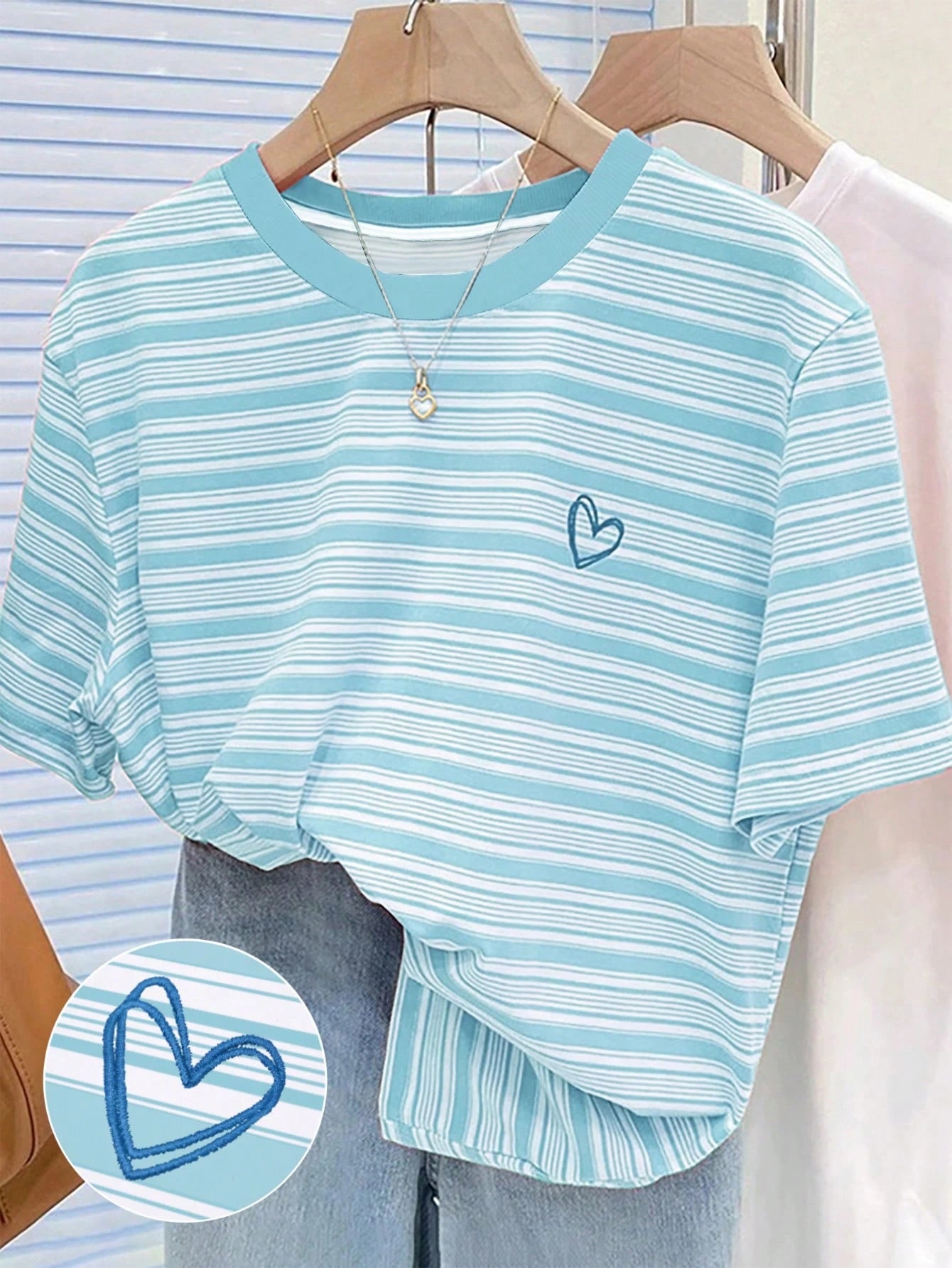 Resyla Striped Digital Print, Bow Embroidery Fashionable Minimalist Women's Regular Crew Neck T-Shirt, Gift For Friends