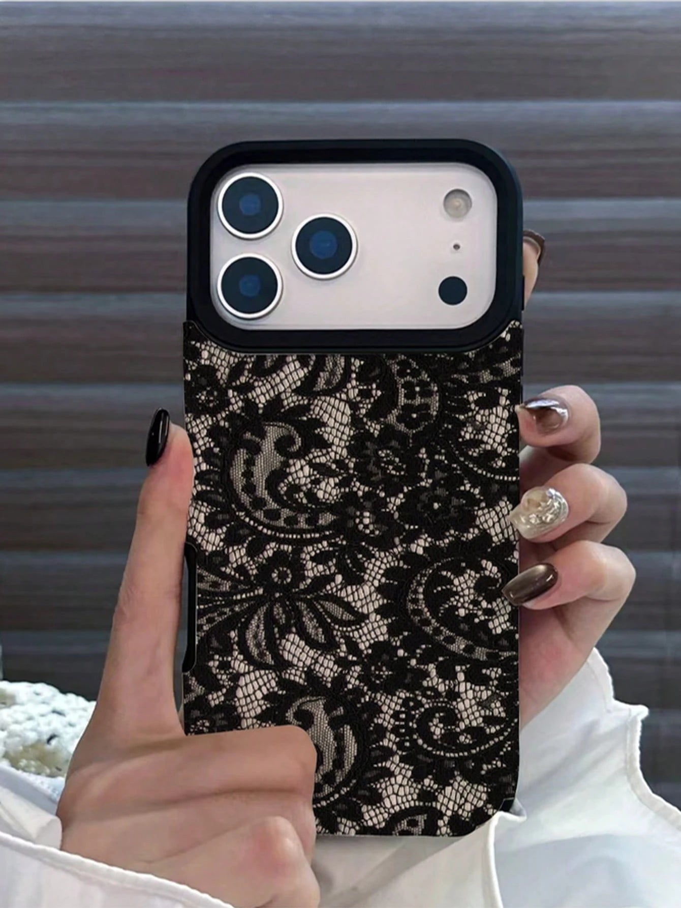 Shockproof Lace Element 1pc Acrylic 2-In-1 Lace Pattern Phone Case Compatible With IPhone 17 Pro Max 11/12/13/14 Plus XR/7/8 Plus 15 Pro Max 17 Pro 17 Air 16 Pro Max And Series Spring Gift Birthday Ca