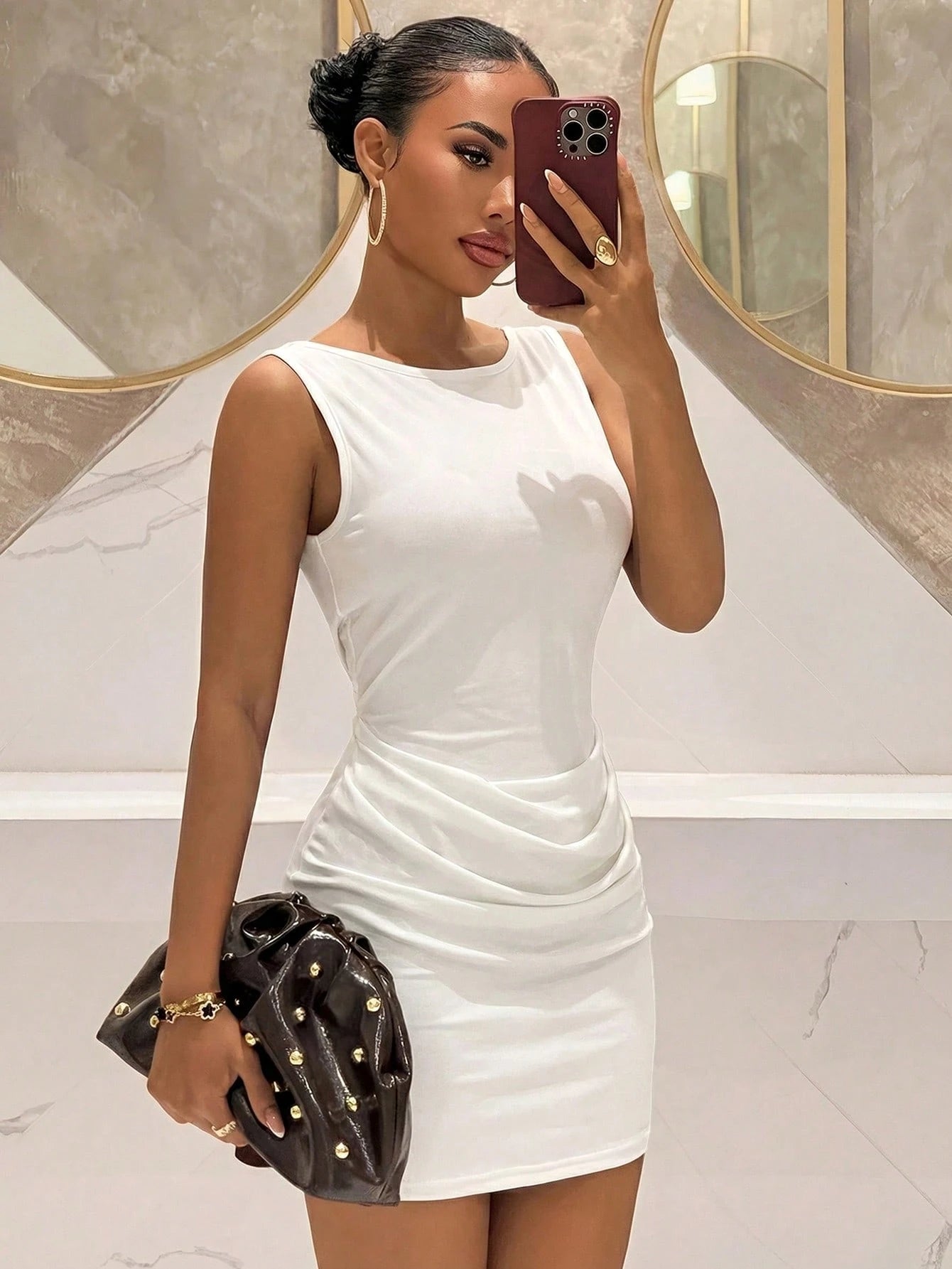 Slaydiva Women's Elegant White Night Out Pearl Chain Backless Dress,Sleeveless V-Neck Ruched Satin Mini Bodycon,Summer A-Line Birthday Party Wedding Dress