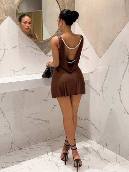 Slaydiva Women's Elegant White Night Out Pearl Chain Backless Dress,Sleeveless V-Neck Ruched Satin Mini Bodycon,Summer A-Line Birthday Party Wedding Dress