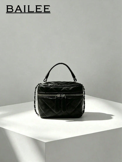 Stylish And Elegant Mini, Solid-Colored, Quilted PU Women's Clutch Bag With Zipper And Distinctive Shoulder Strap, Perfect For Outfits And As A Gift.
