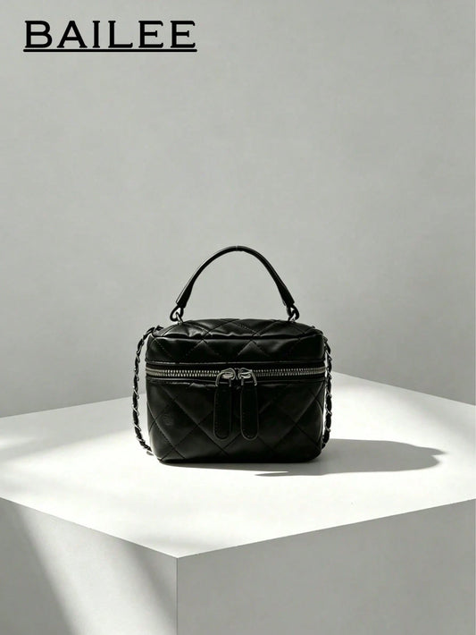 Stylish And Elegant Mini, Solid-Colored, Quilted PU Women's Clutch Bag With Zipper And Distinctive Shoulder Strap, Perfect For Outfits And As A Gift.
