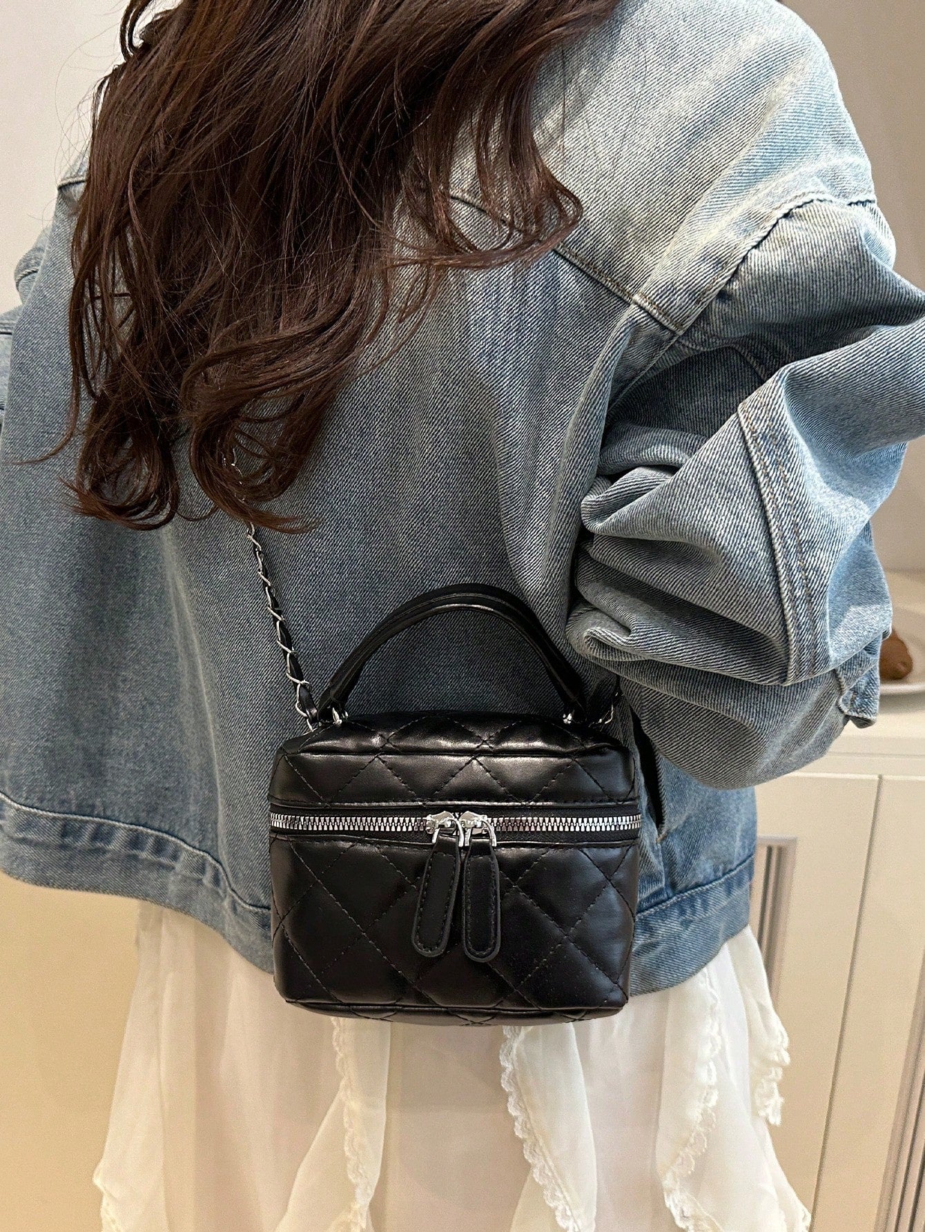 Stylish And Elegant Mini, Solid-Colored, Quilted PU Women's Clutch Bag With Zipper And Distinctive Shoulder Strap, Perfect For Outfits And As A Gift.