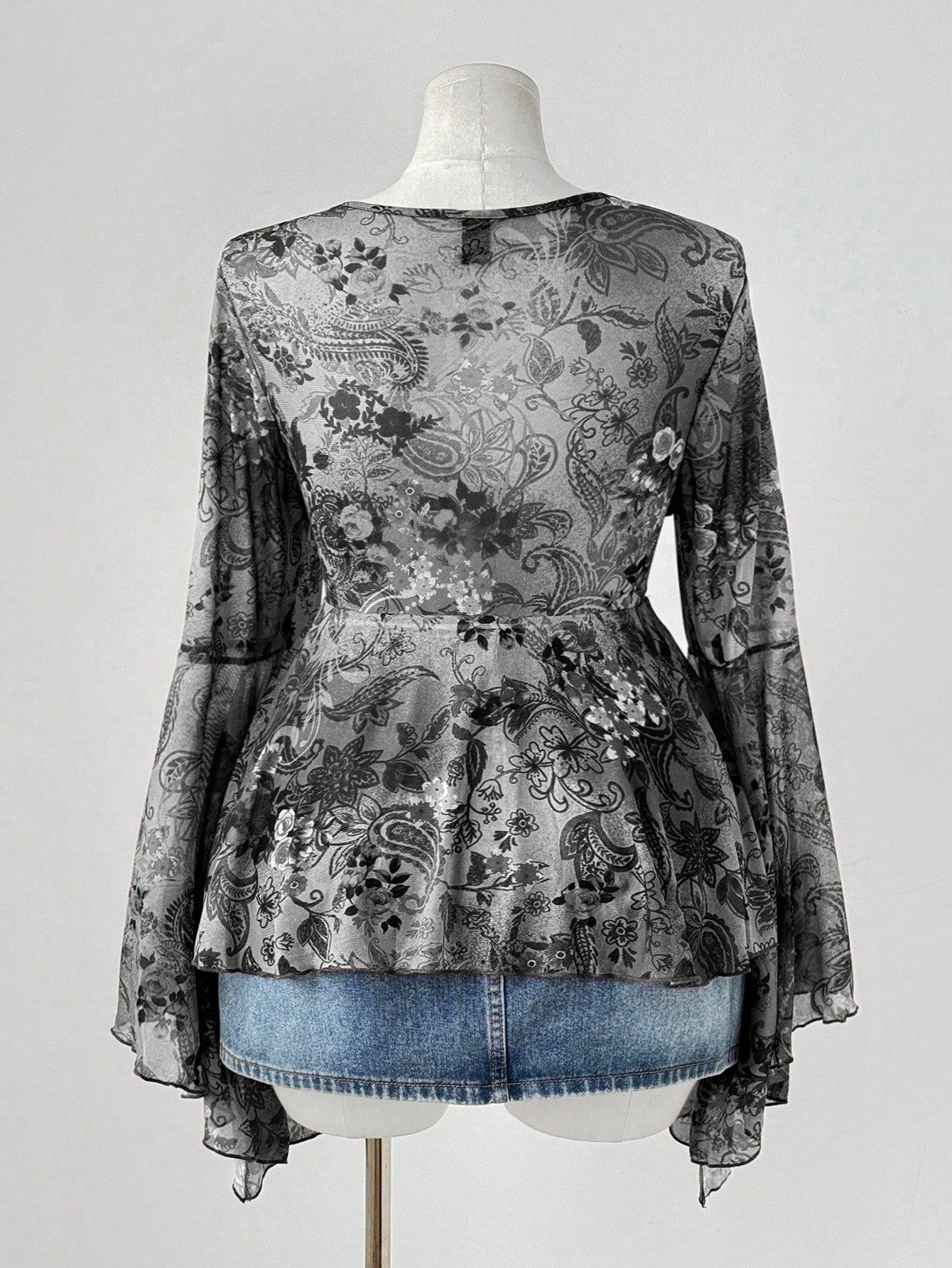 Sunspun Plus Size Women Cashew Floral Print Contrast Lace V-Neck Flare Sleeve Fashionable Top