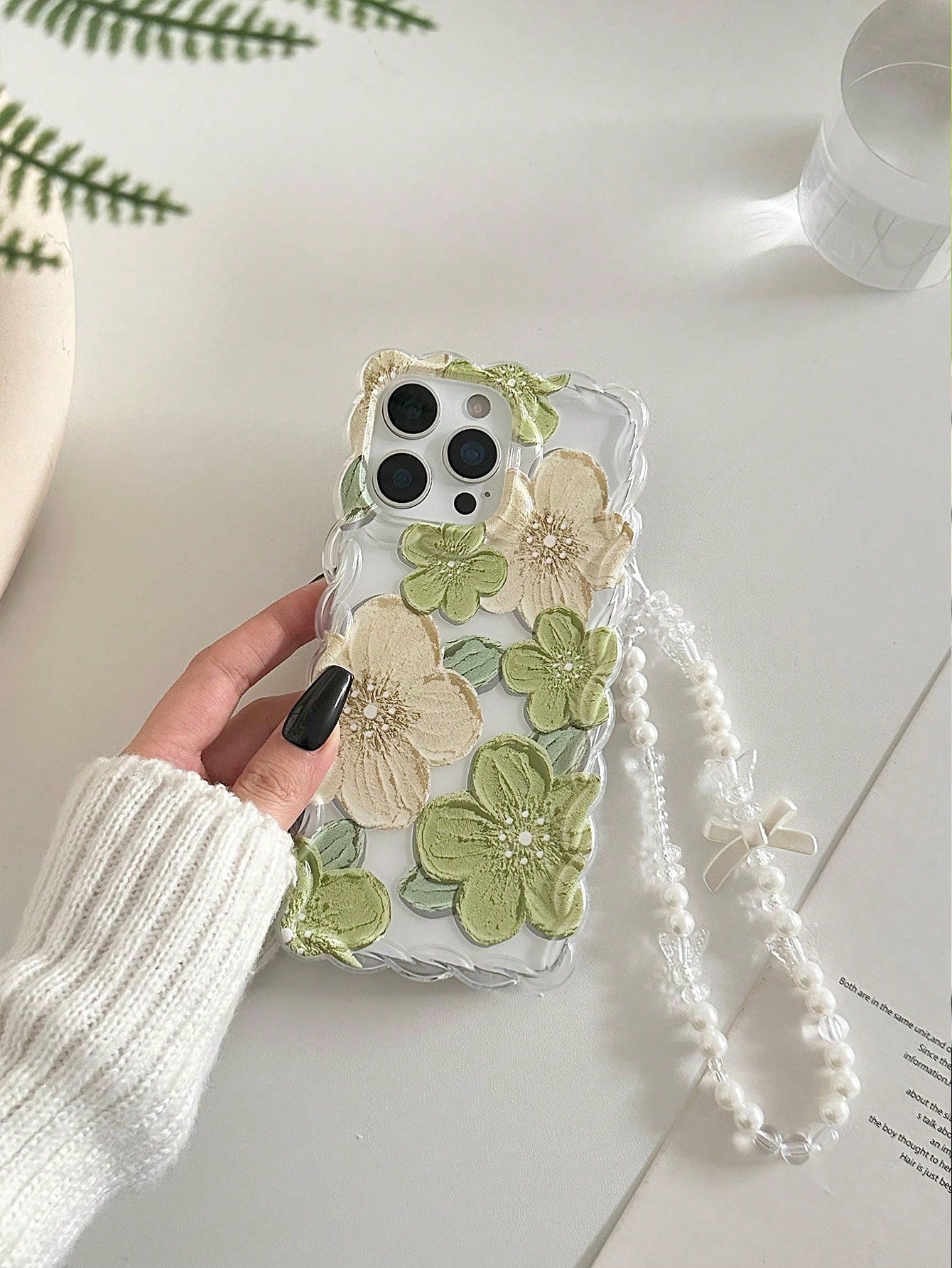TPU Floral Element Novelty Cases Faux Pearl Painted Braided Wave Edge Elegant Protective Phone Case With Handmade Beaded Bracelet Accessory Compatible With IPhone 17Pro/17Air/17/17ProMax 16/11/16Pro/1