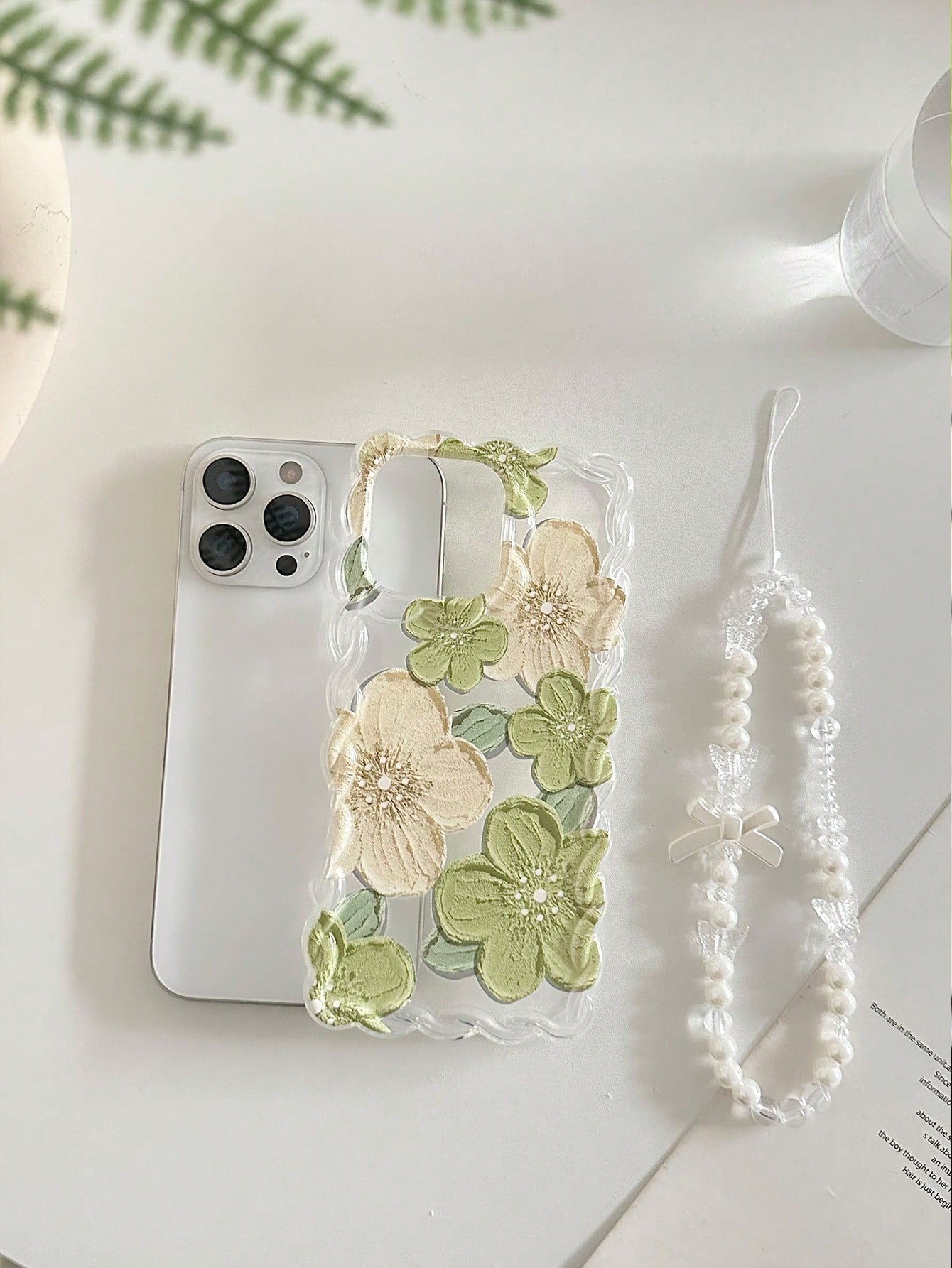 TPU Floral Element Novelty Cases Faux Pearl Painted Braided Wave Edge Elegant Protective Phone Case With Handmade Beaded Bracelet Accessory Compatible With IPhone 17Pro/17Air/17/17ProMax 16/11/16Pro/1
