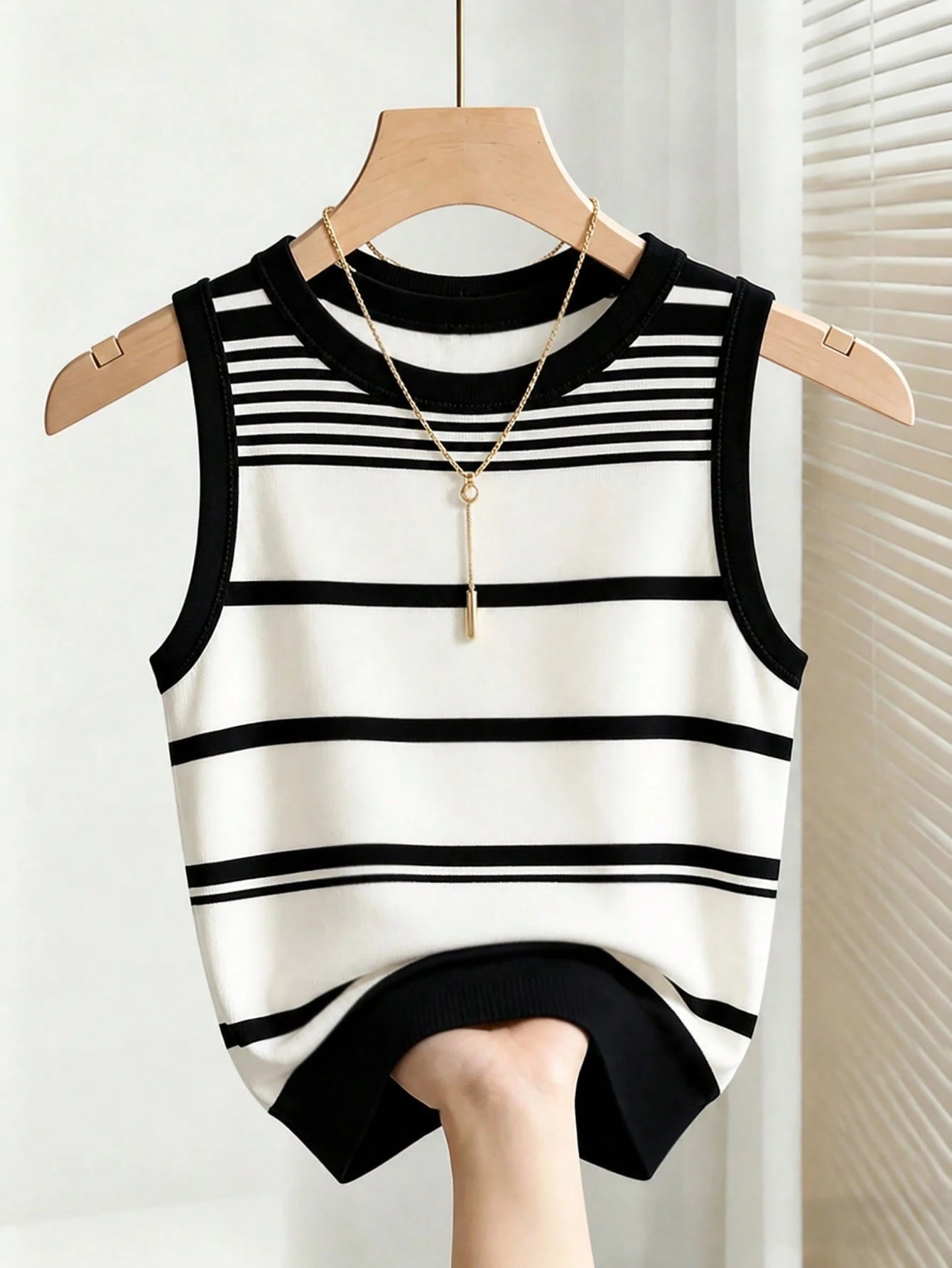 Vaclyn Women's Patchwork Pattern Sleeveless Round Neck Button Casual Fashion Tank Top