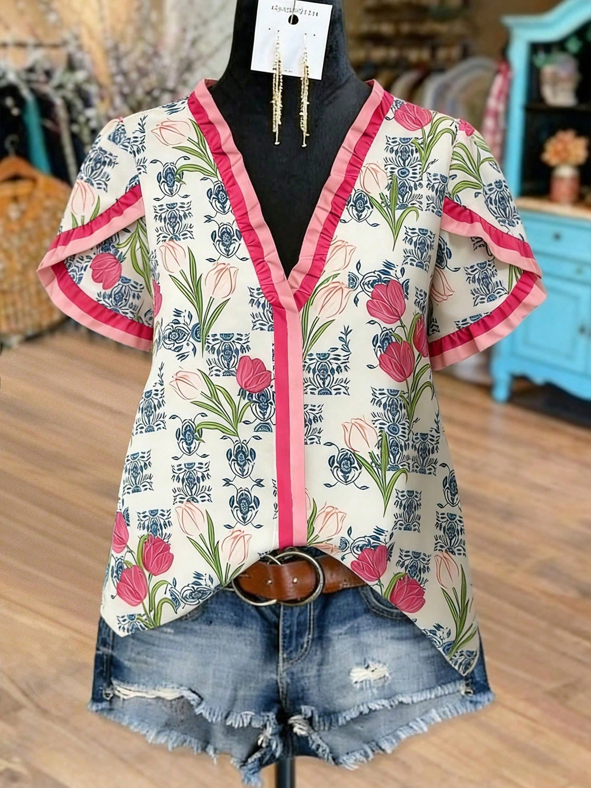 Women's French Vintage Tulip Print Top,V-Neck Ruffled Short Sleeve Flowy Boho Shirt,Lightweight Breathable Cream Summer Vacation Casual Loose Blouse