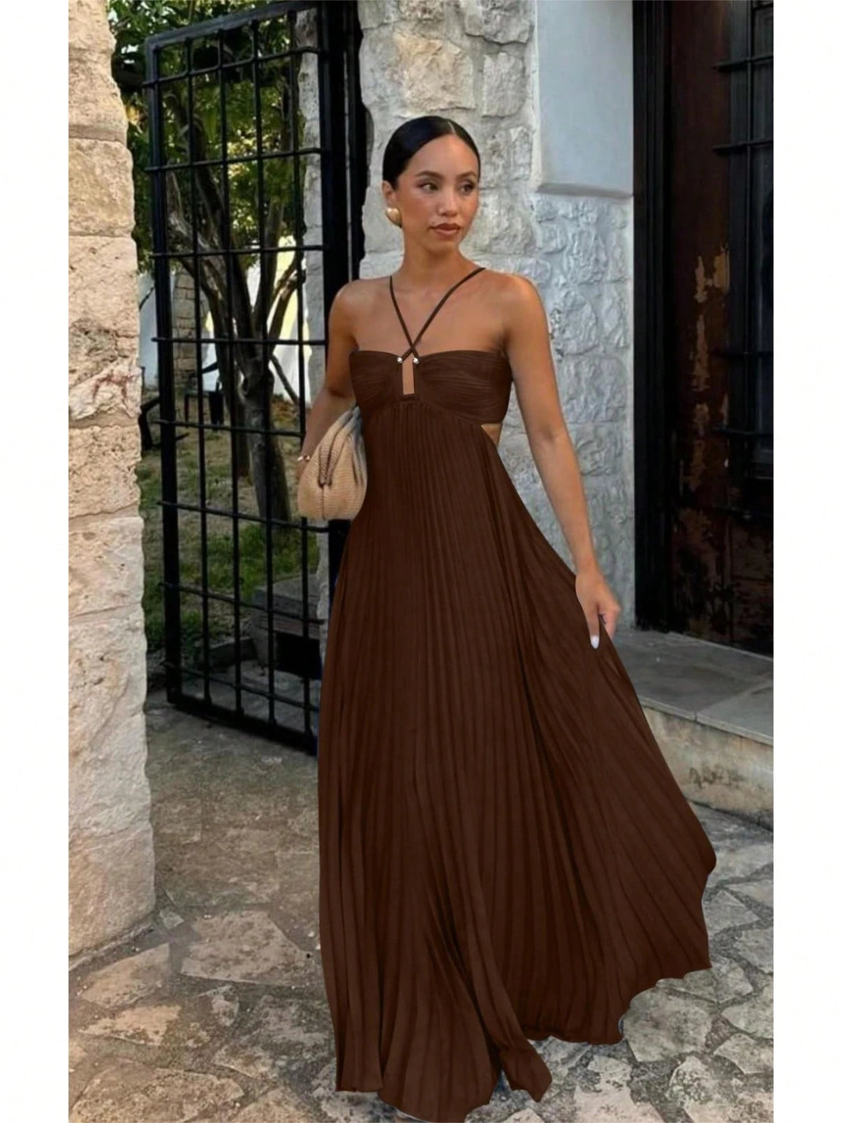 Women's Halter Neck Strapless Cutout Pleated Flowy Maxi Dress, Keyhole Detail A-Line Silhouette, Elegant Bohemian Style, Ideal For Beach Vac