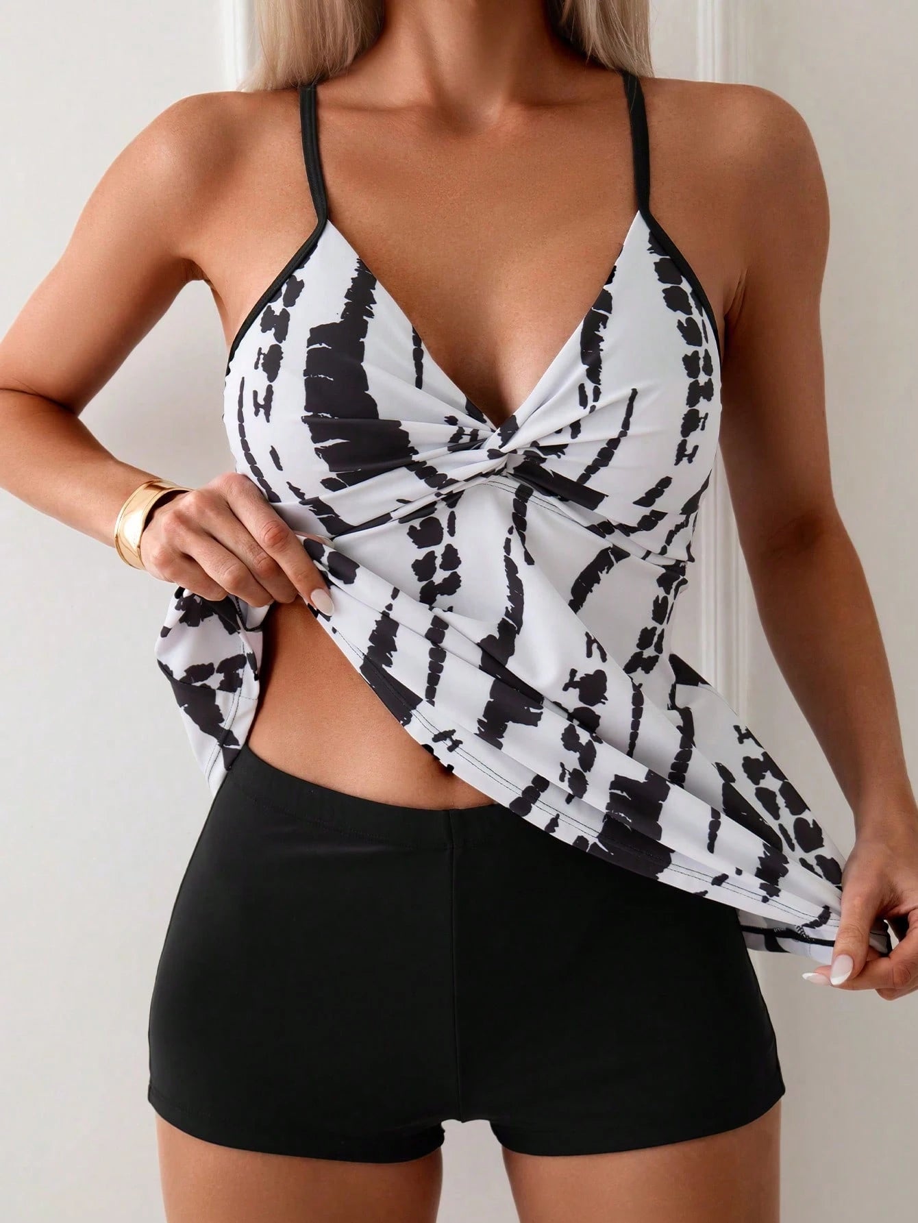 Women's Summer Beach Tie-Dye Printed Twisted Strap Tank Top And Solid Color Square Shorts Tankini Set (Random Print)