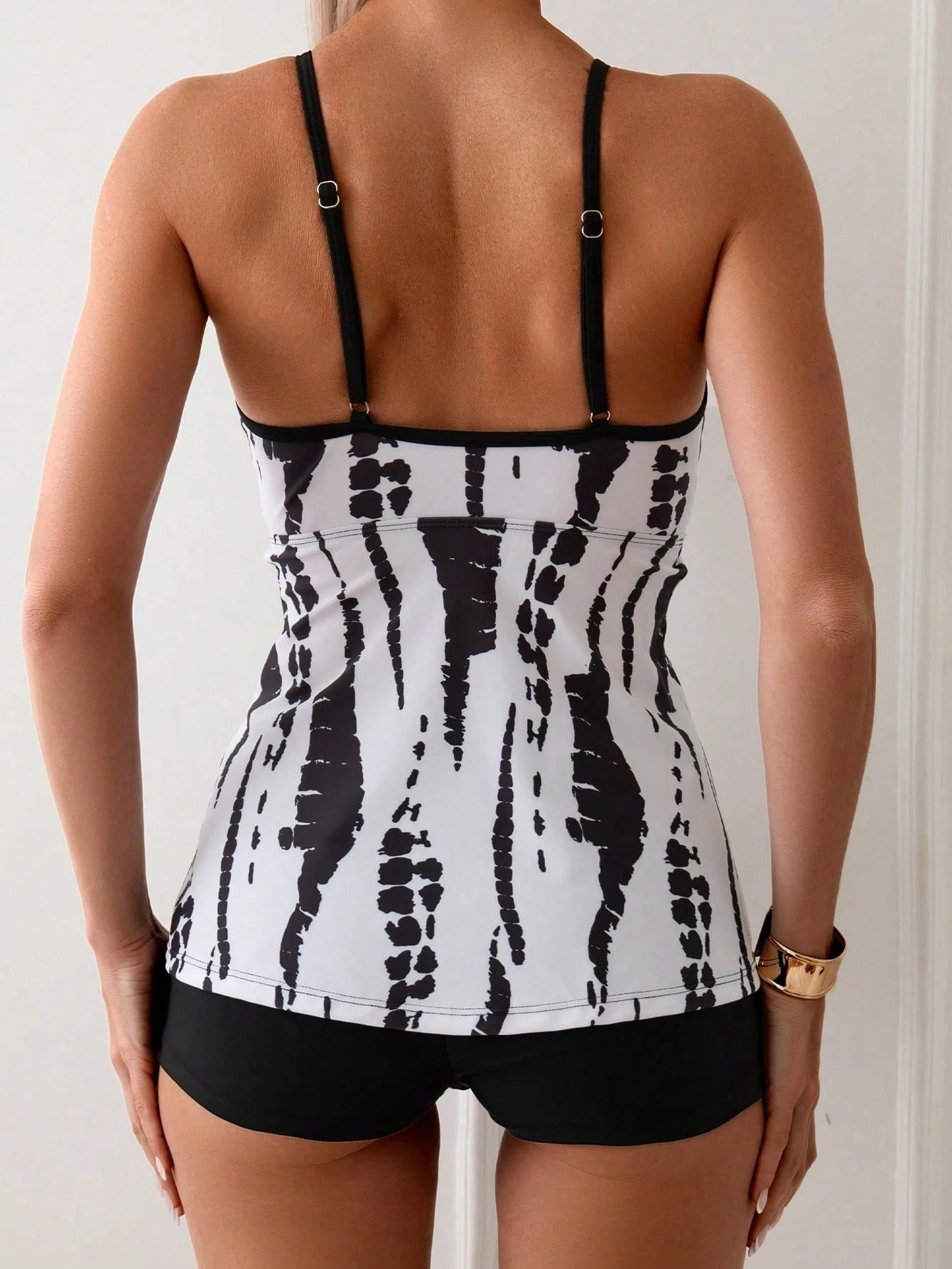 Women's Summer Beach Tie-Dye Printed Twisted Strap Tank Top And Solid Color Square Shorts Tankini Set (Random Print)