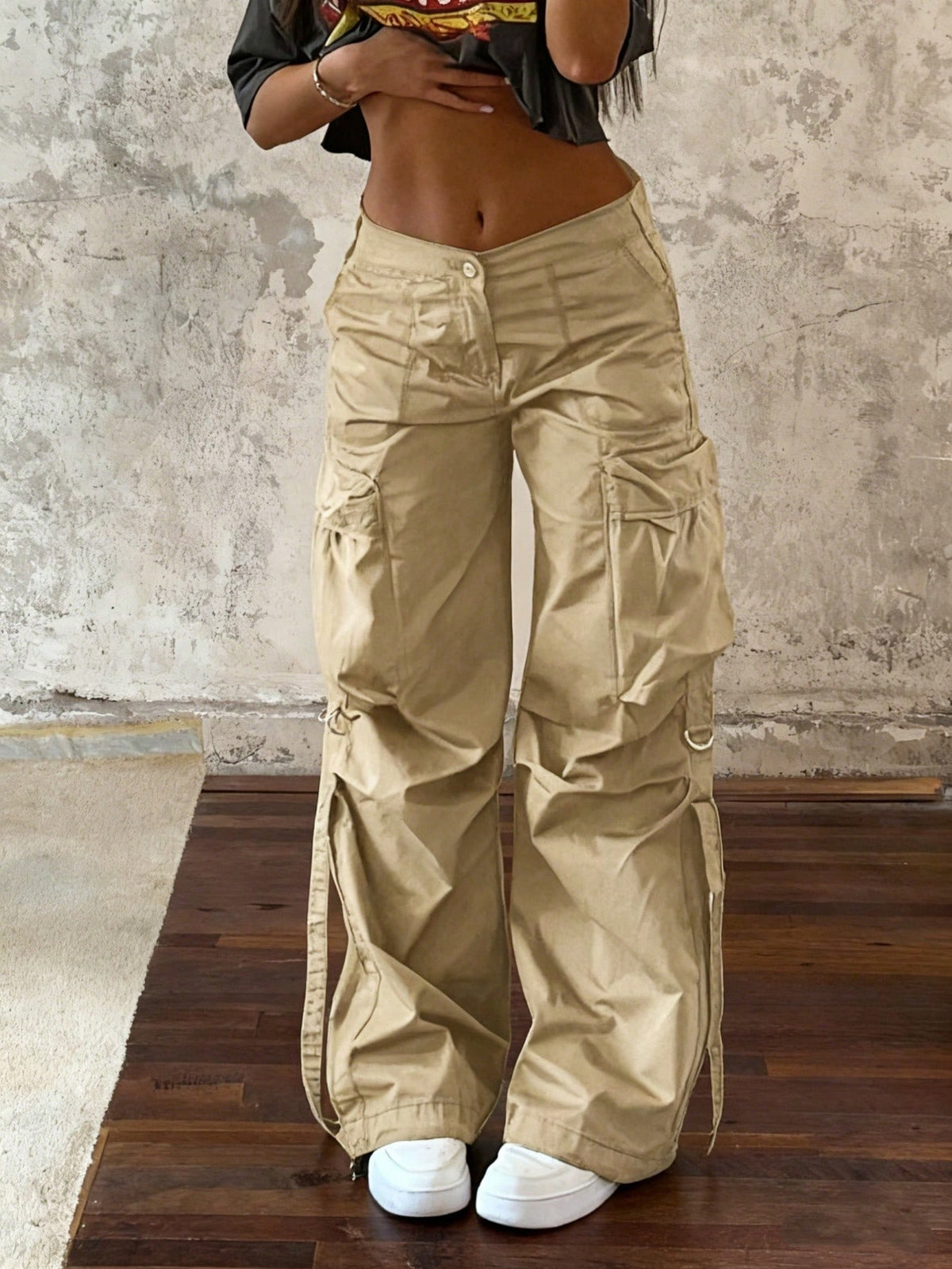 Women's Y2K Streetwear Flap Pocket Strap Detail Loose Casual Wide Leg Parachute Cargo Pants Spring