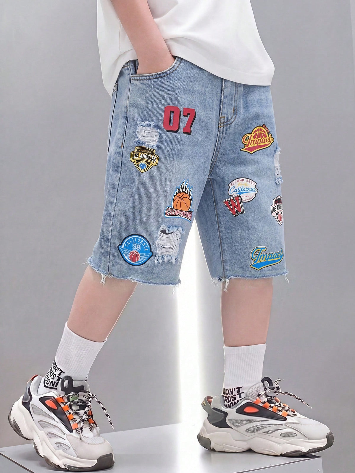 Young Boy Distressed Retro Urban Street Style Basketball Letter Graphic Blue Denim Loose Ripped Frayed Jeans Shorts, For Kids Spring/Summer Dailywear, Streetwear, Vacation For Boys, Birthday For